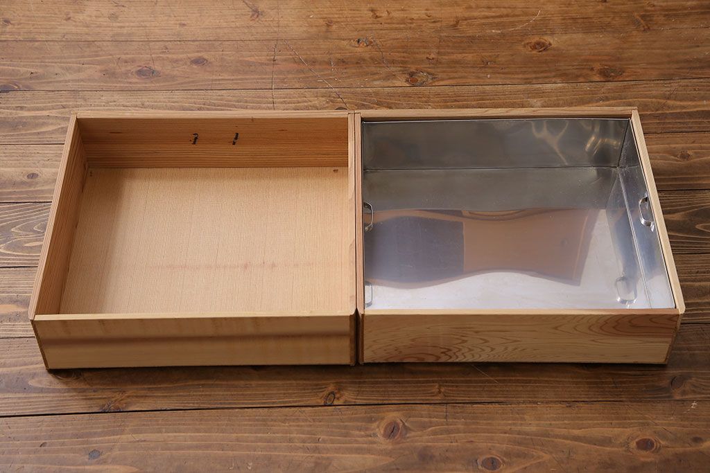 中古　竹の装飾と木の質感が味わい深い茶水屋(置き水屋、戸棚、食器棚、茶棚)