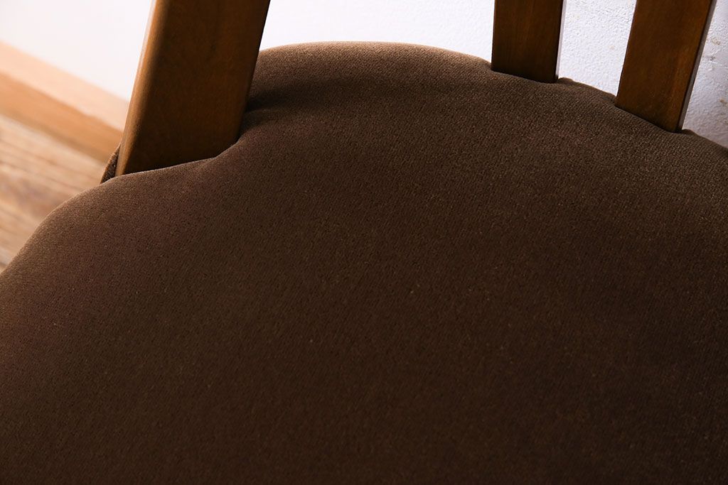 レトロ家具　レトロ　温かみのある色合いが魅力的な回転イス(チェア)