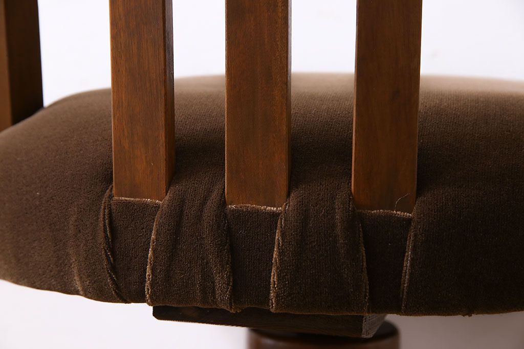 レトロ家具　レトロ　温かみのある色合いが魅力的な回転イス(チェア)