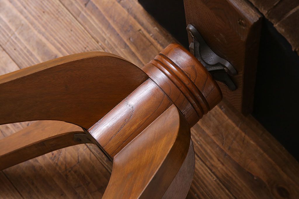 レトロ家具　レトロ　温かみのある色合いが魅力的な回転イス(チェア)