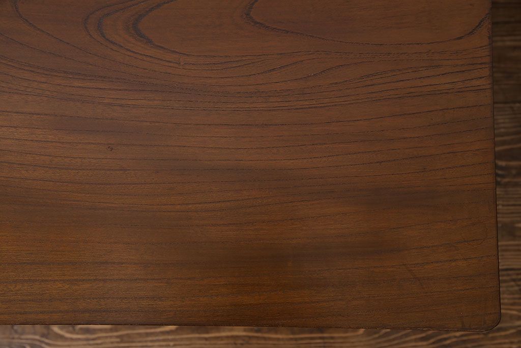 アンティーク家具　和製アンティーク　天板一枚板　ケヤキ材の木目が魅力的な鉄脚ローテーブル(サイドテーブル、カフェテーブル)