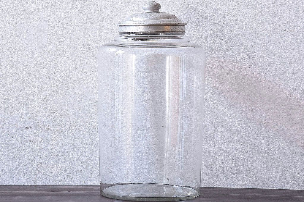 アンティーク雑貨　昭和レトロ　アルミ蓋付きの古いガラスビン(ガラス瓶)
