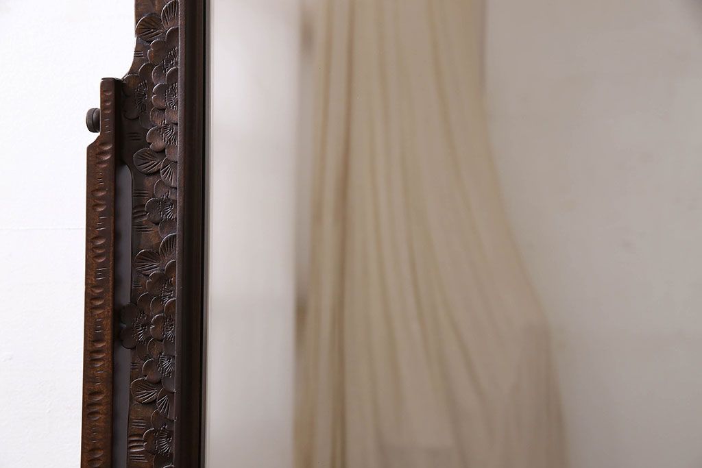 アンティーク雑貨　中古　伝統工芸　軽井沢彫り　桜　彫刻が目を引く姿見(鏡、ミラー)