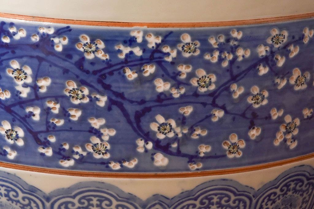 アンティーク雑貨　和製アンティーク　梅の花が愛らしい瀬戸火鉢(鉢カバー)