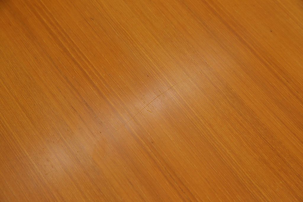 ヴィンテージ家具　和製ビンテージ　希少　整然とした木目が美しい突板チーク材のデスク(ワークデスク、在宅ワーク、在宅用、オフィスデスク)