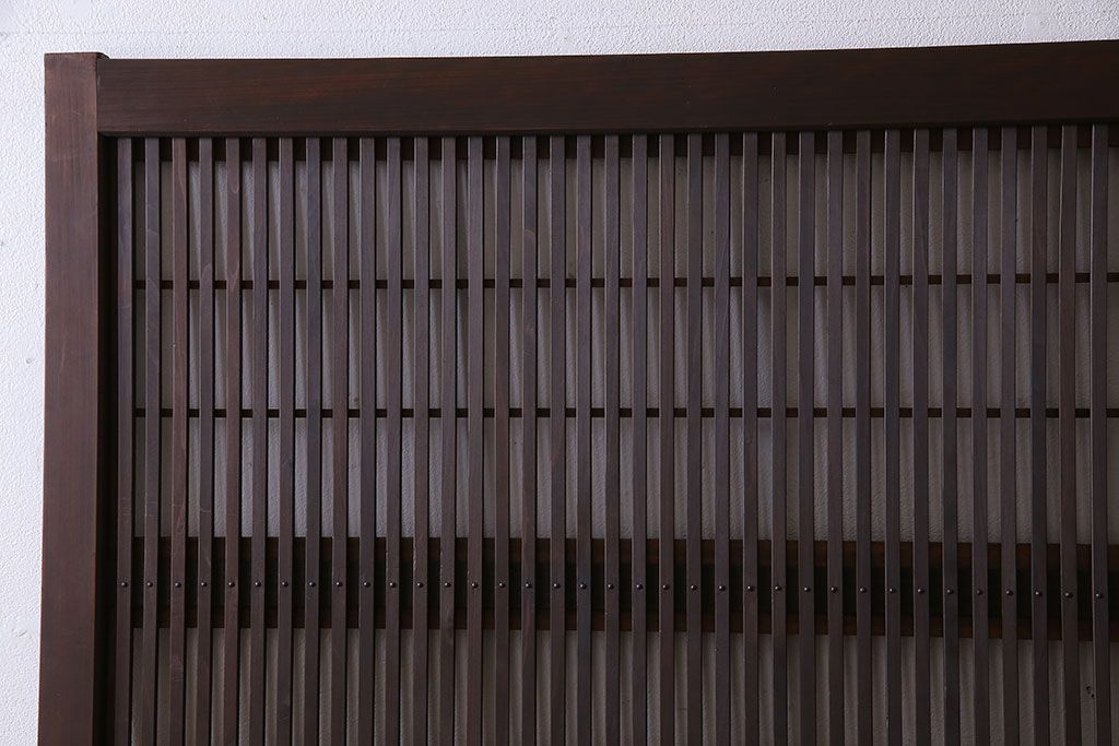 昭和期　腰板ケヤキ材　上品な雰囲気漂う裏障子付き格子戸(引き戸、建具)2枚セット(1)