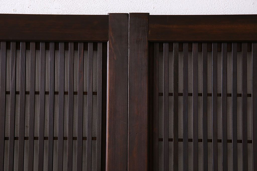 昭和期　腰板ケヤキ材　上品な雰囲気漂う裏障子付き格子戸(引き戸、建具)2枚セット(1)