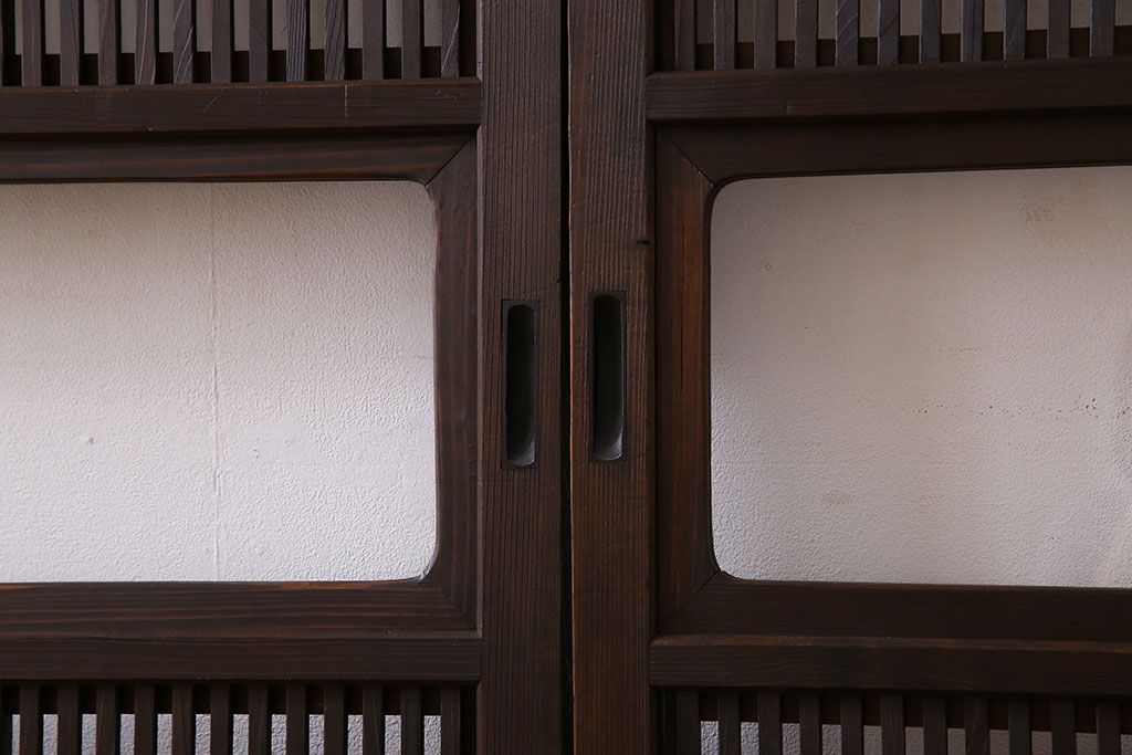 昭和期　腰板ケヤキ材　上品な雰囲気漂う裏障子付き格子戸(引き戸、建具)2枚セット(1)