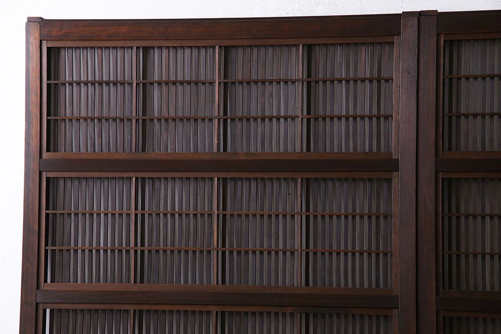 昭和期　腰板ケヤキ材　上品な雰囲気漂う裏障子付き格子戸(引き戸、建具)2枚セット(1)