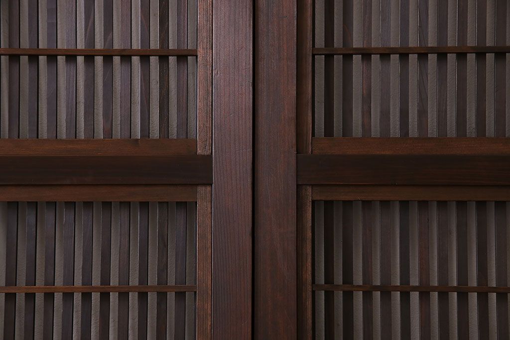 昭和期　腰板ケヤキ材　上品な雰囲気漂う裏障子付き格子戸(引き戸、建具)2枚セット(1)