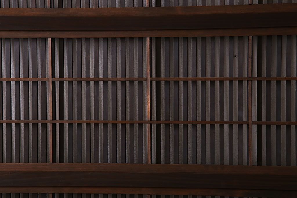 昭和期　腰板ケヤキ材　上品な雰囲気漂う裏障子付き格子戸(引き戸、建具)2枚セット(1)
