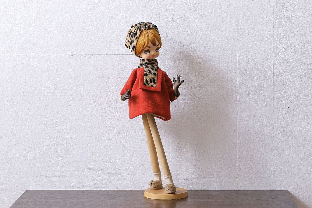 アンティーク雑貨　レトロ　赤いコートがかわらしい文化人形(置物、ディスプレイ雑貨)