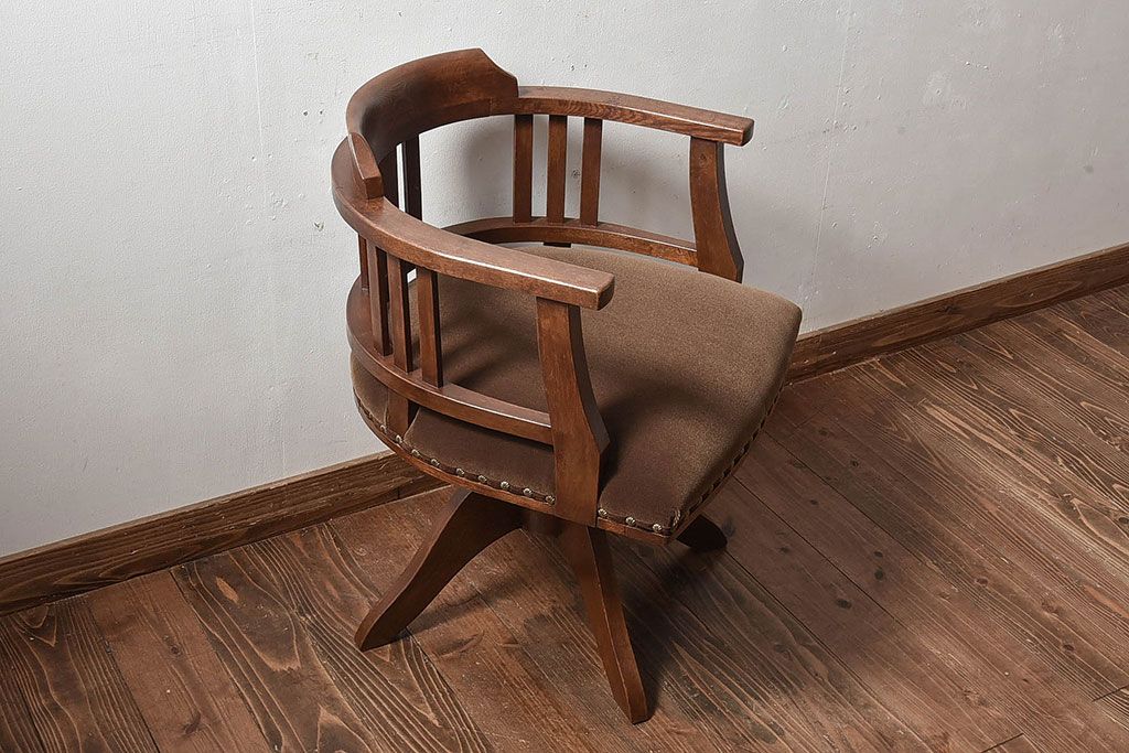 レトロ家具　和製アンティーク　ナラ材　深みのある木味のレトロな回転イス(チェア、椅子)