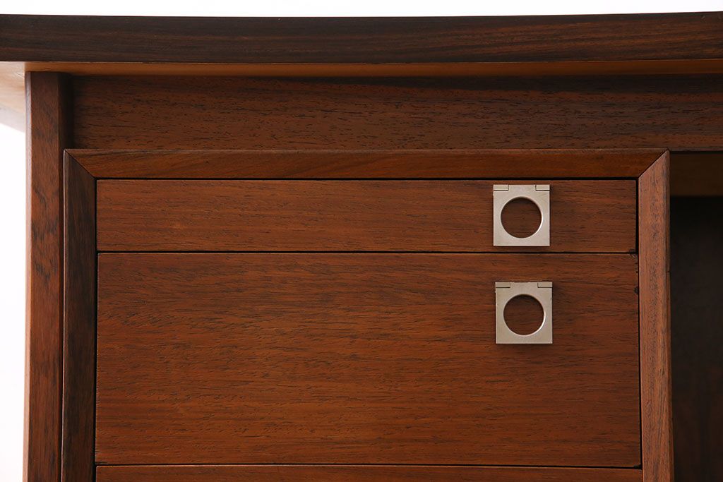 ヴィンテージ家具　デンマーク　1960年製　ローズウッドの風合いが魅力的なシックなビンテージデスク(ワークデスク、在宅ワーク、在宅用、片袖机)
