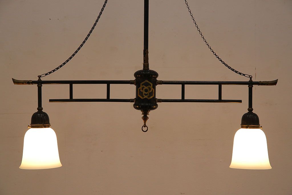 和製アンティーク　格調高い和の雰囲気漂う二灯式シャンデリア(天井照明、シェード)