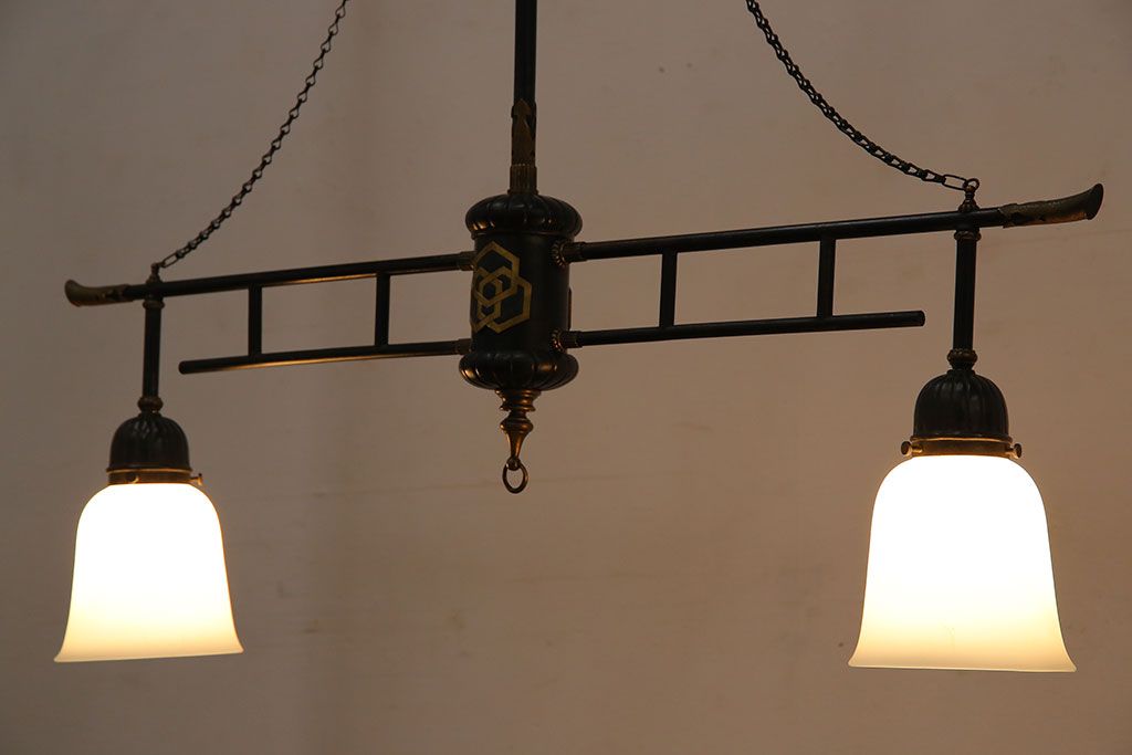 和製アンティーク　格調高い和の雰囲気漂う二灯式シャンデリア(天井照明、シェード)