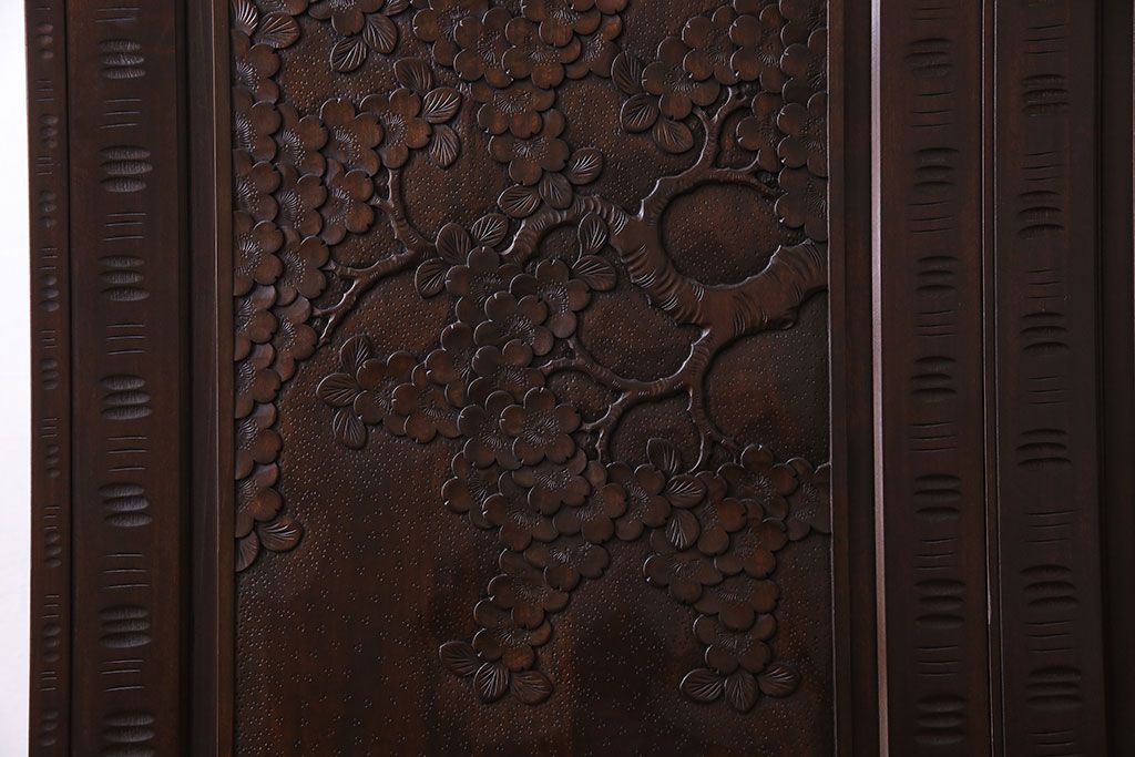 中古　伝統工芸　軽井沢彫りが施された上質なワードローブ(収納棚、洋服タンス、キャビネット)