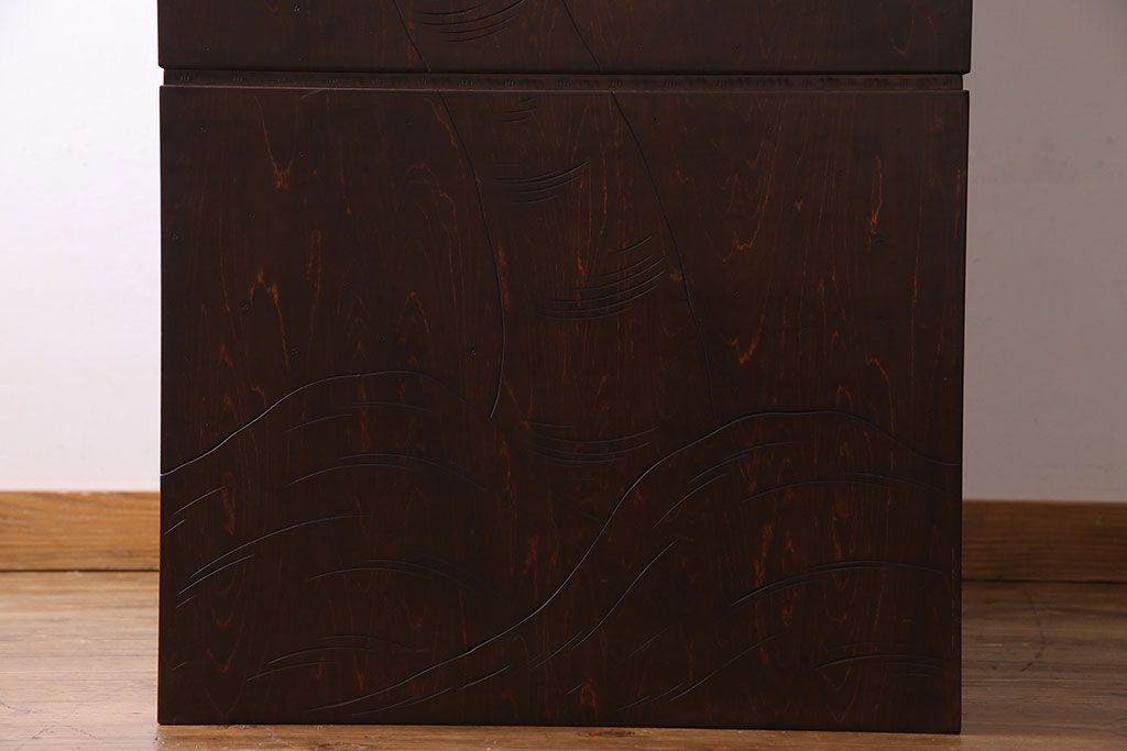 中古　伝統工芸　軽井沢彫りが施された上質なワードローブ(収納棚、洋服タンス、キャビネット)