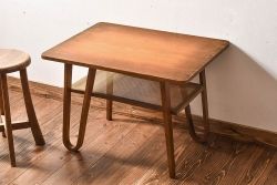 レトロ家具　昭和レトロ　網棚付き　温かみのある木味が魅力的なサイドテーブル(カフェテーブル)