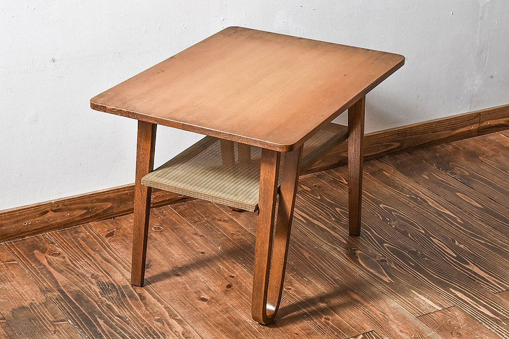 レトロ家具　昭和レトロ　網棚付き　温かみのある木味が魅力的なサイドテーブル(カフェテーブル)