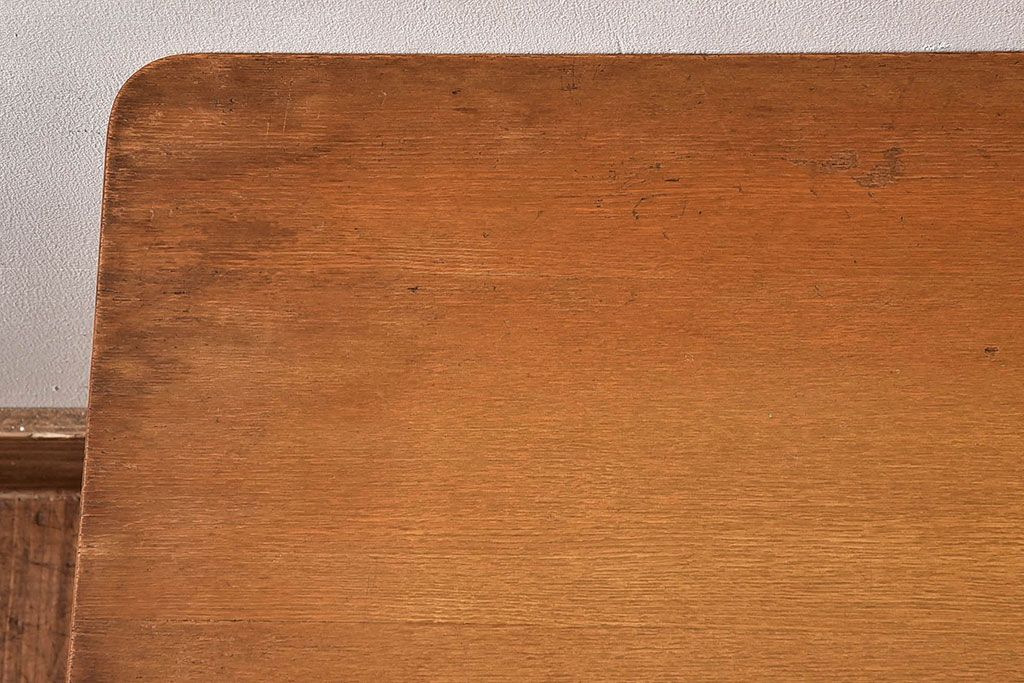 レトロ家具　昭和レトロ　網棚付き　温かみのある木味が魅力的なサイドテーブル(カフェテーブル)
