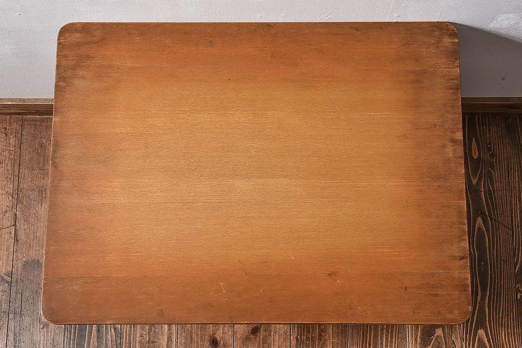 レトロ家具　昭和レトロ　網棚付き　温かみのある木味が魅力的なサイドテーブル(カフェテーブル)