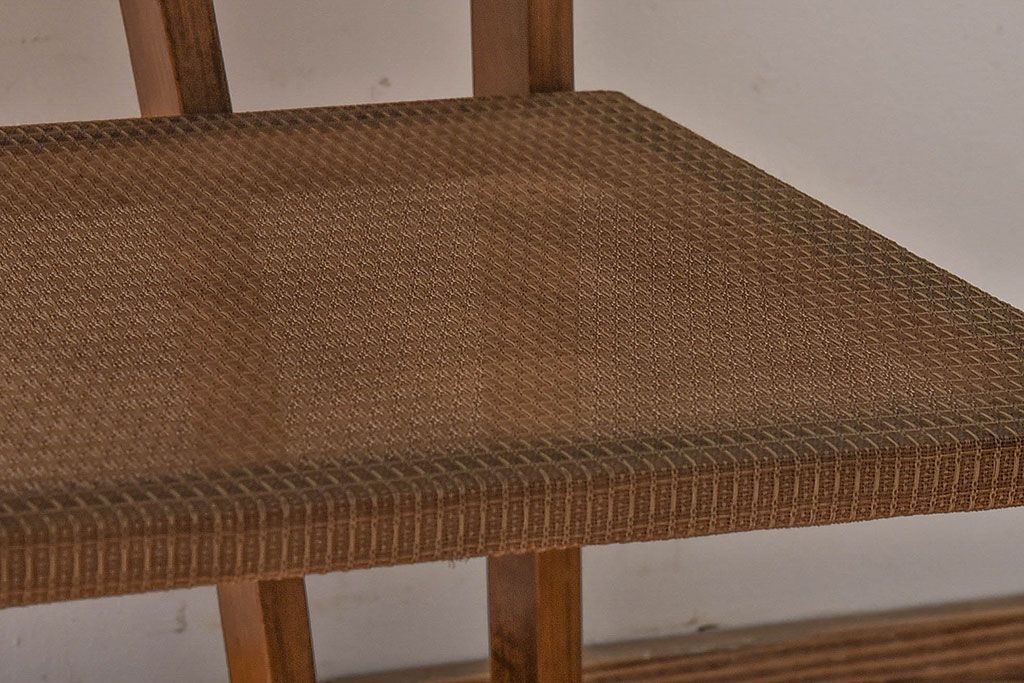 レトロ家具　昭和レトロ　網棚付き　温かみのある木味が魅力的なサイドテーブル(カフェテーブル)