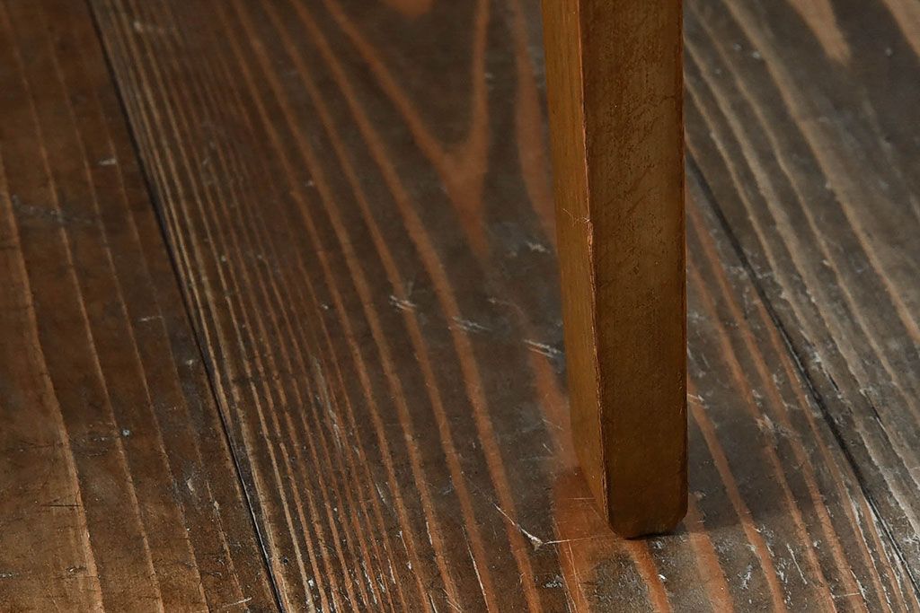 レトロ家具　昭和レトロ　網棚付き　温かみのある木味が魅力的なサイドテーブル(カフェテーブル)