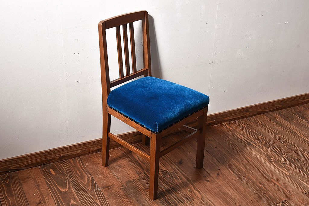 レトロ家具 昭和レトロ 小ぶりな木製ダイニングチェア(椅子、イス