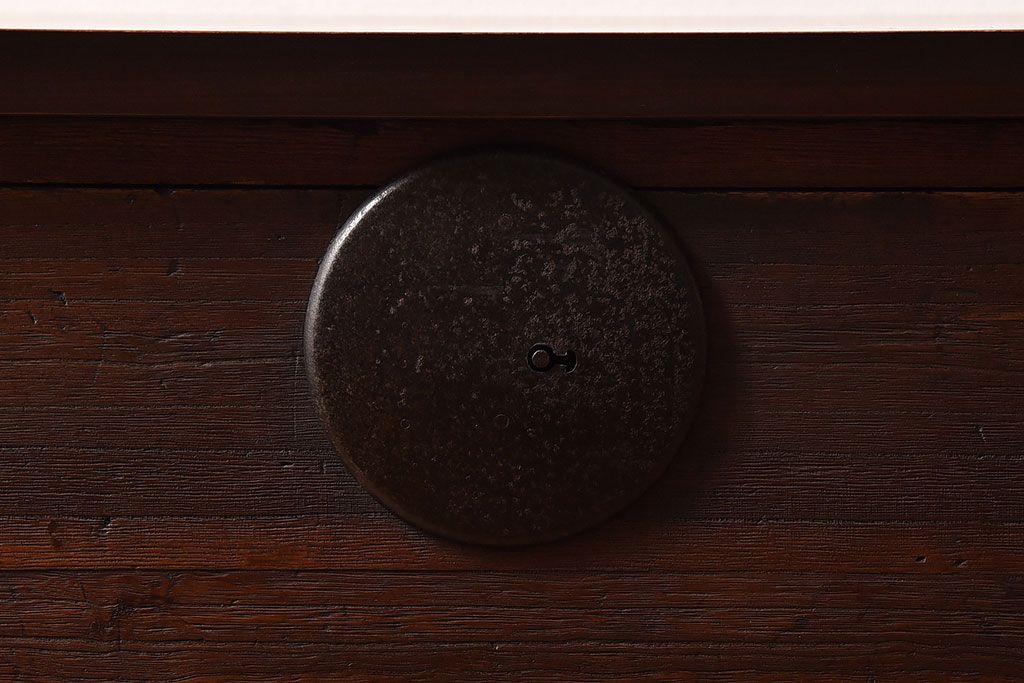 アンティーク家具　和製アンティーク　鉄脚付き　センターテーブルにもなるローチェスト(箪笥、引き出し)