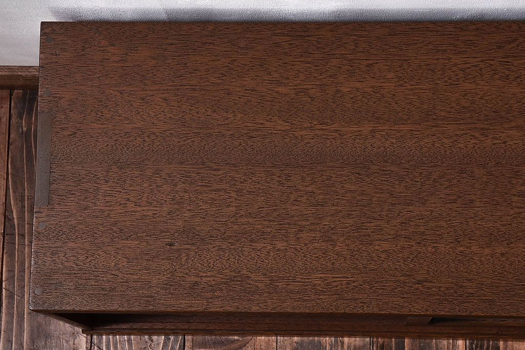 アンティーク家具　和製アンティーク　モールガラス入り　古材の質感が味わい深いローボード(戸棚、収納棚)