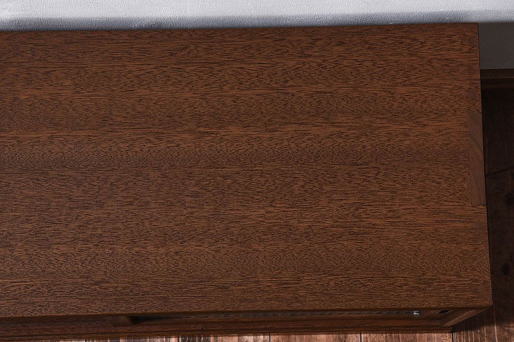 アンティーク家具　和製アンティーク　モールガラス入り　古材の質感が味わい深いローボード(戸棚、収納棚)
