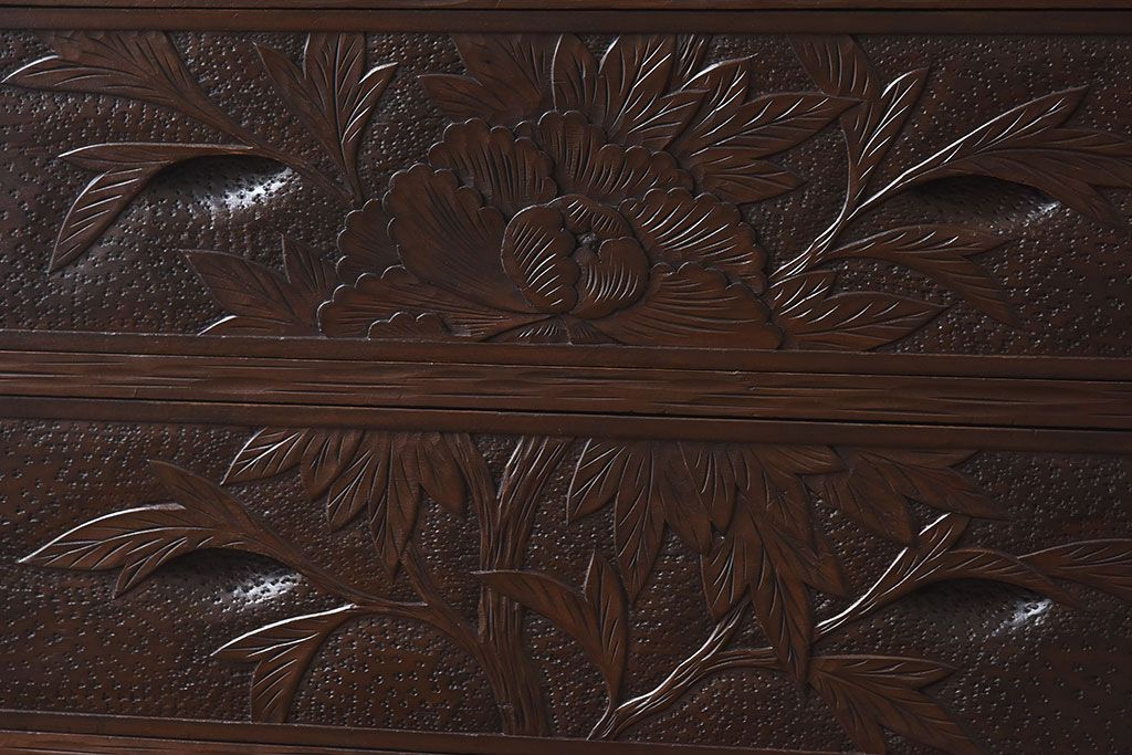 中古　伝統工芸　軽井沢彫り　牡丹の図柄が上品な縦型チェスト(和タンス、引き出し)