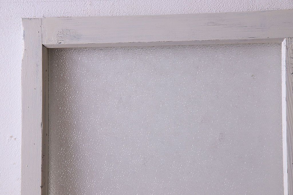 ペイント家具　ダイヤガラス入り　ナチュラルな雰囲気ただようガラス戸(建具、引き戸)