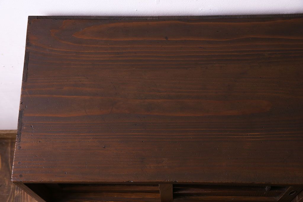 レトロ家具　引き出し付き!レトロなデザインのアンティーク下駄箱(収納棚、戸棚)