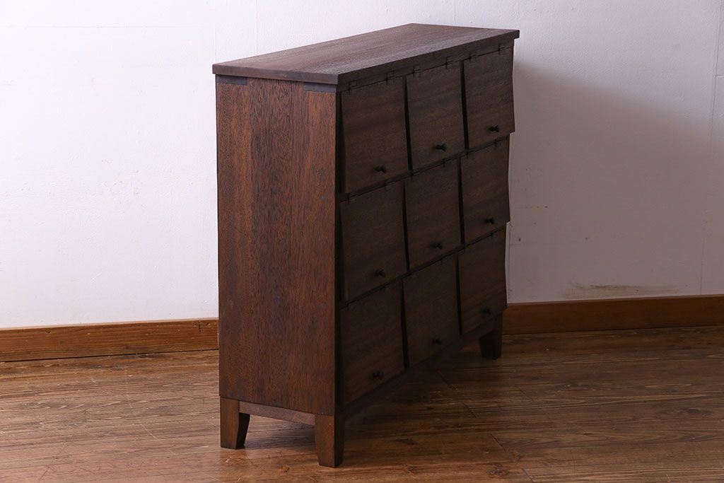レトロ家具　昭和レトロ　マス目が可愛らしいパタパタ収納棚(キャビネット、戸棚)