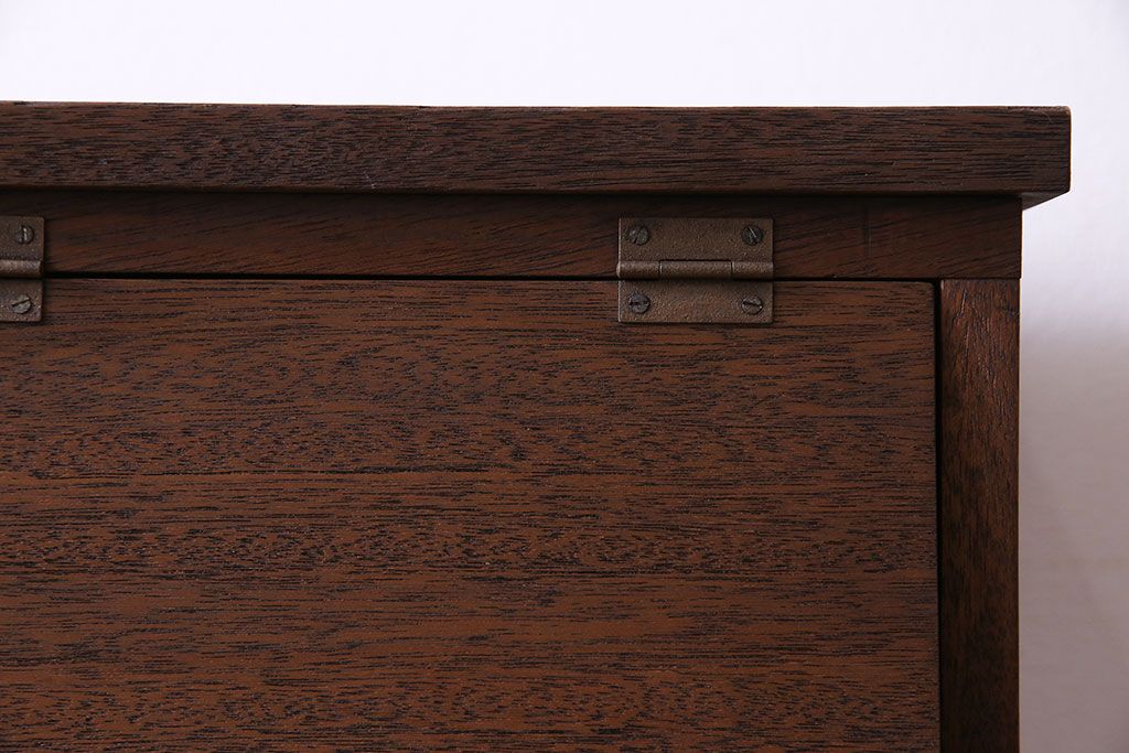 レトロ家具　昭和レトロ　マス目が可愛らしいパタパタ収納棚(キャビネット、戸棚)