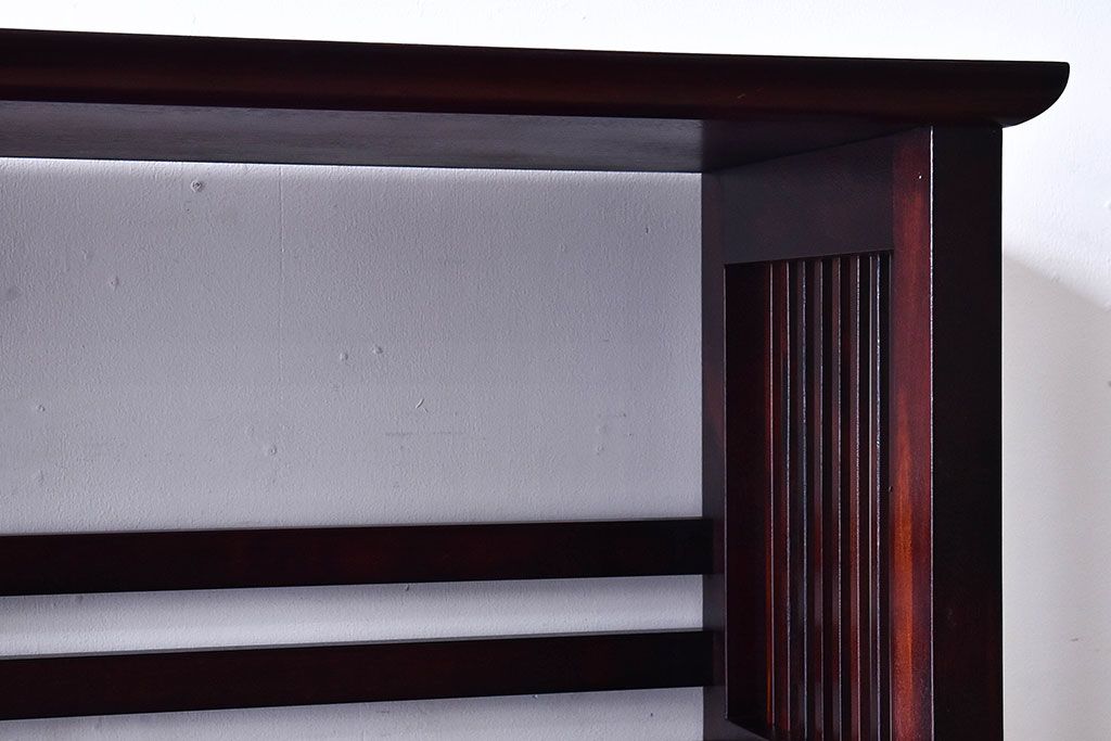 中古　九州民芸家具　カバ材　シックなデザインが魅力的な本棚(戸棚、飾り棚)