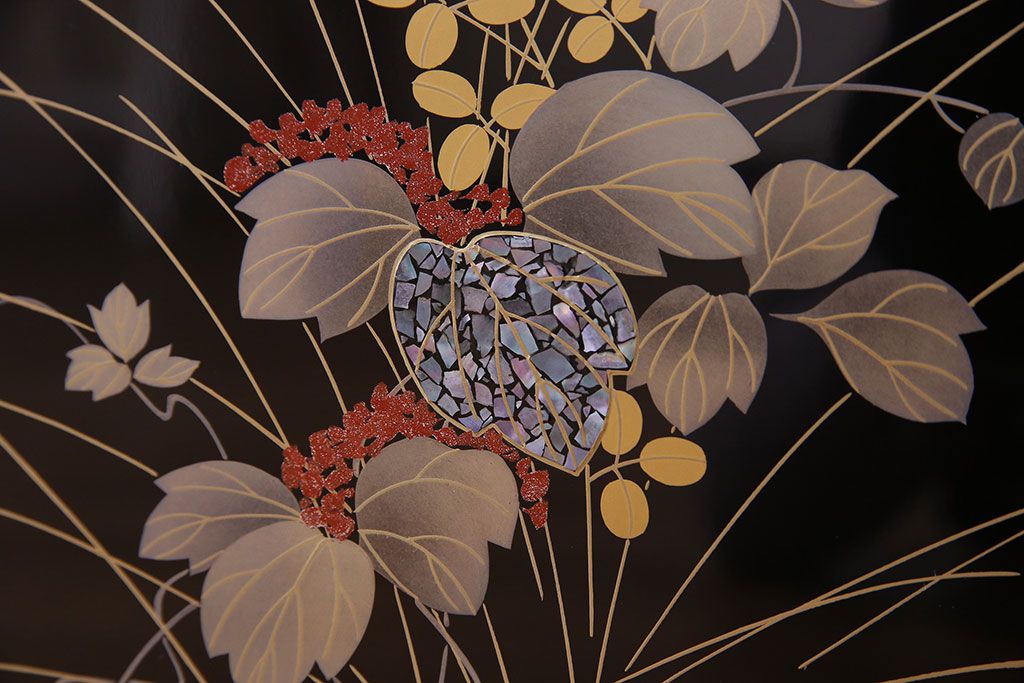 中古　民芸家具　高級品　螺鈿と蒔絵が施された上質な飾り棚(定価約98万円)