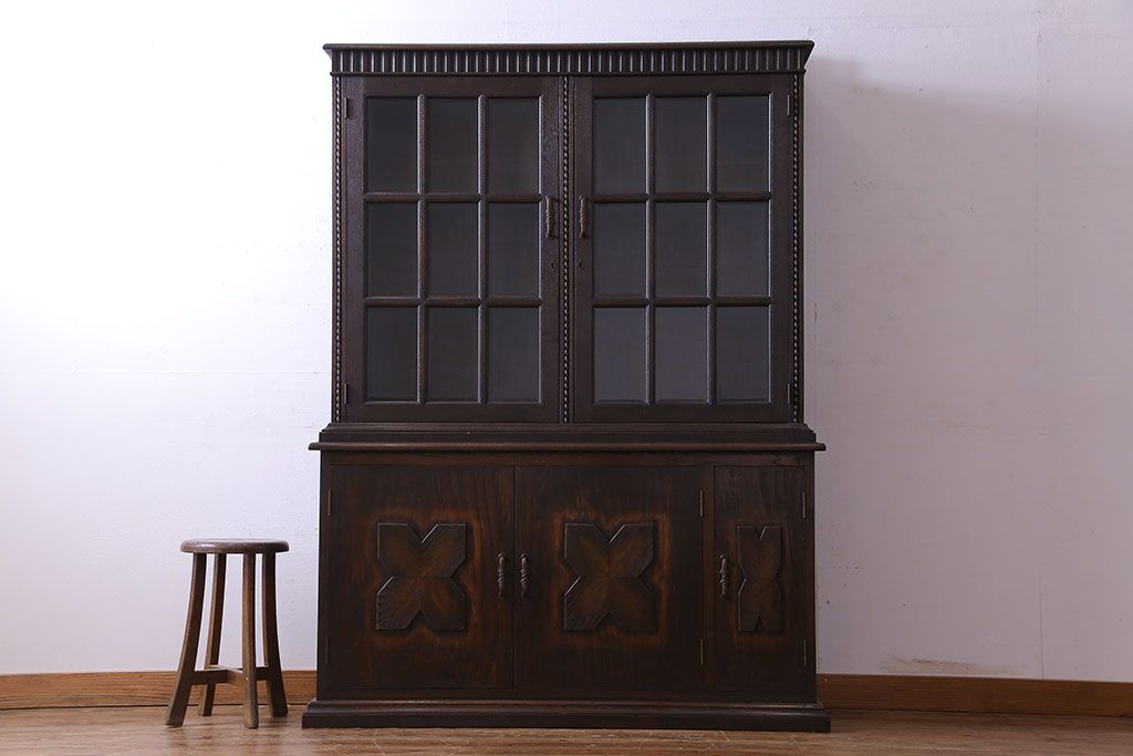 神戸家具　ナラ材　上品で落ち着きのあるビンテージ食器棚(キャビネット、収納棚、戸棚)