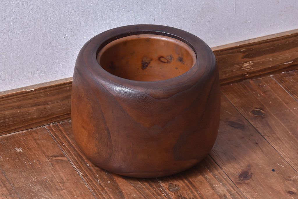 アンティーク雑貨　和製アンティーク　深みのある木味が魅力的な桐火鉢(丸火鉢、木製火鉢、鉢カバー)(1)