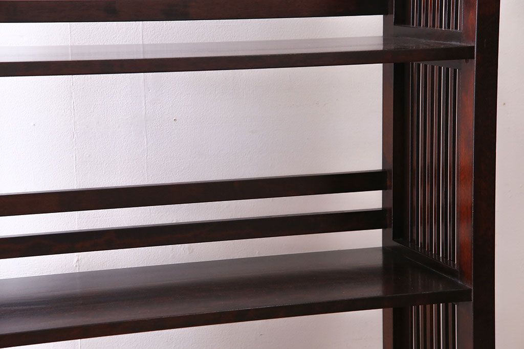 中古　九州民芸家具　樺材　シックなデザインが魅力的な本棚(陳列棚、飾り棚)