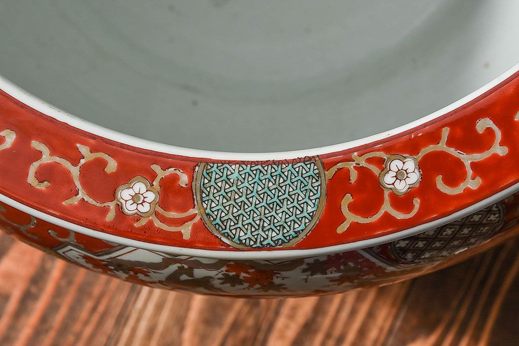 アンティーク雑貨　明治期　色絵　力強い色が存在感を放つ赤絵水鉢(窓絵火鉢、鉢カバー)