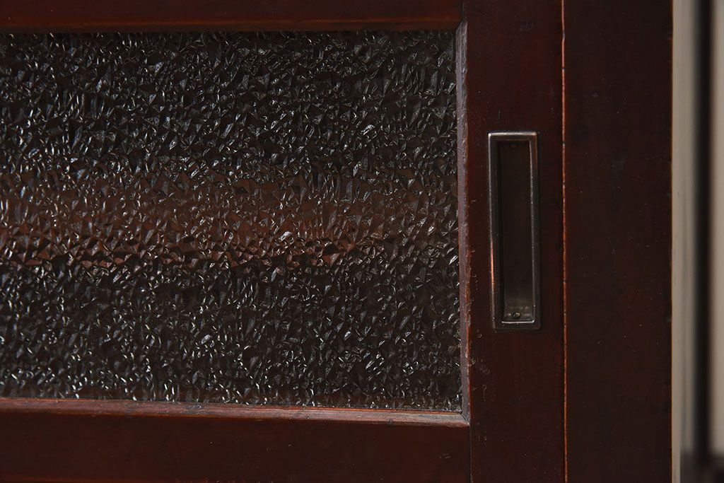 レトロ家具　和製アンティーク　美しいレトロガラスが目を惹く鉄脚付き箪笥ローボード(ローチェスト、テレビボード)