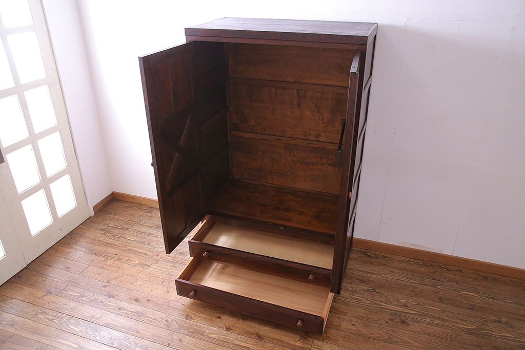 中古美品　松本民芸家具　直線的なデザインが目を引くワードローブ(チェスト、キャビネット)