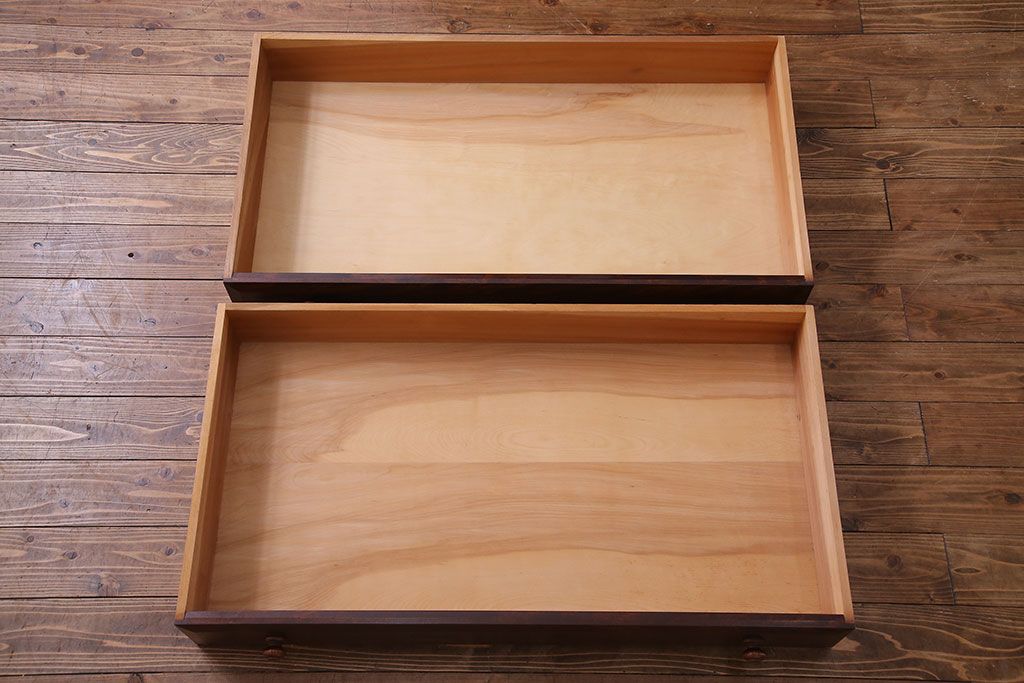 中古美品　松本民芸家具　直線的なデザインが目を引くワードローブ(チェスト、キャビネット)