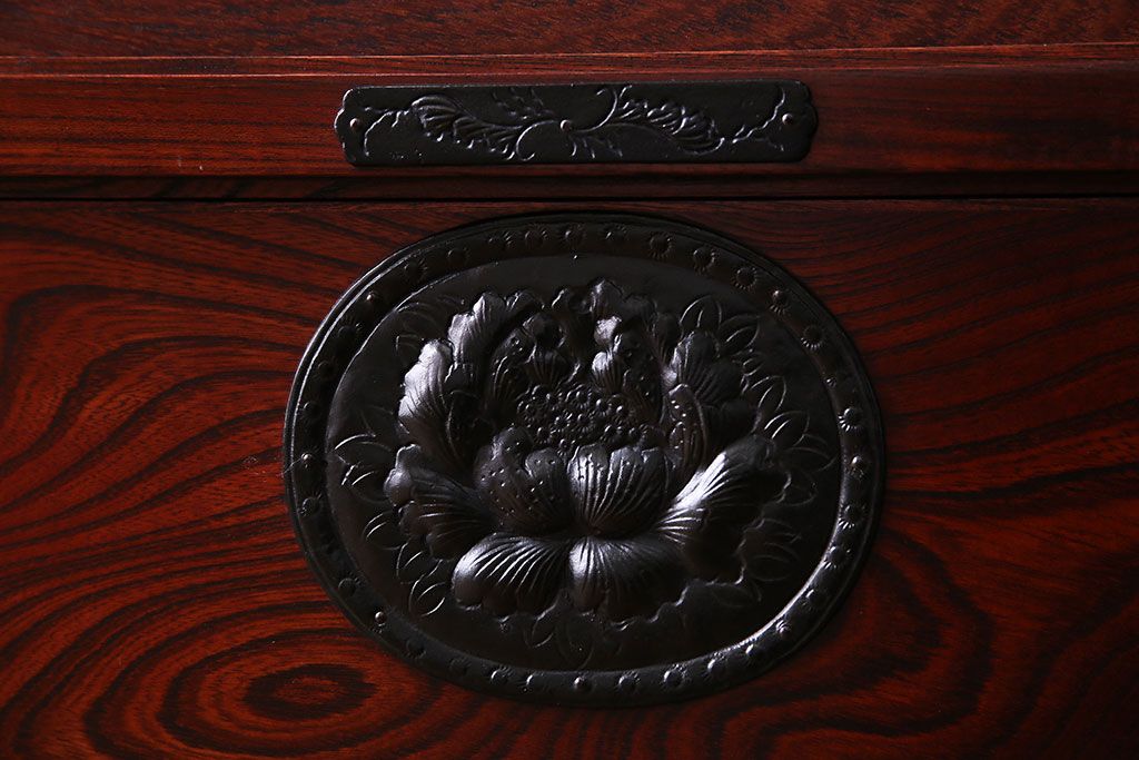 【T様ご成約】中古　岩谷堂箪笥　赤みがかった木肌が存在感を放つ大型2段重ね収納棚(キャビネット)(定価約54万円)