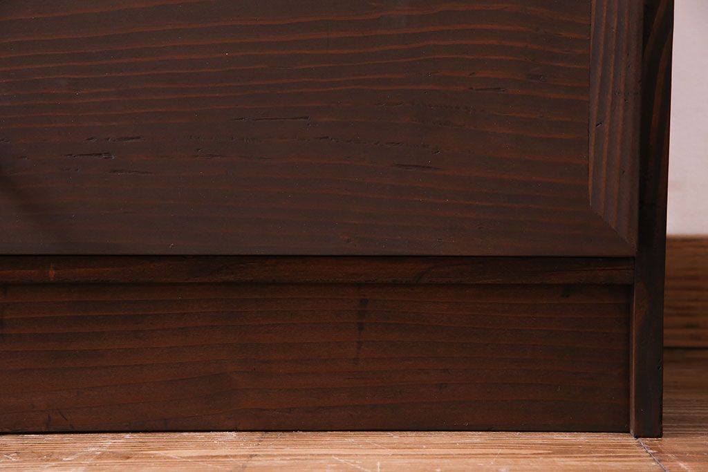 アンティーク家具　アンティーク　古材使用　取っ手が可愛らしいパタパタ扉付きキャビネット(下駄箱、収納棚)(1)