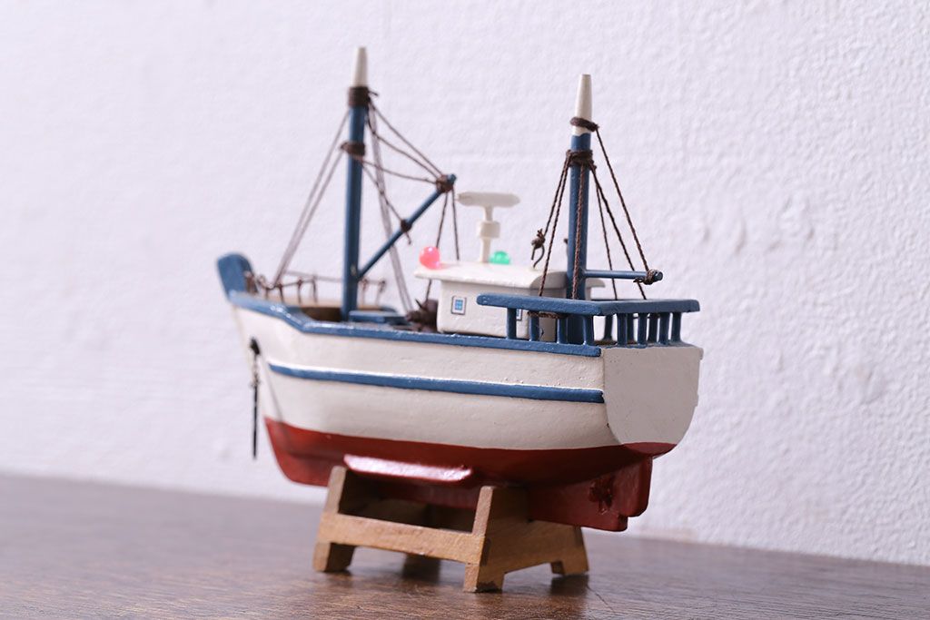 アンティーク雑貨　イギリスビンテージ　1970年頃　マリンカラーがおしゃれな船の模型(オブジェ、おもちゃ)