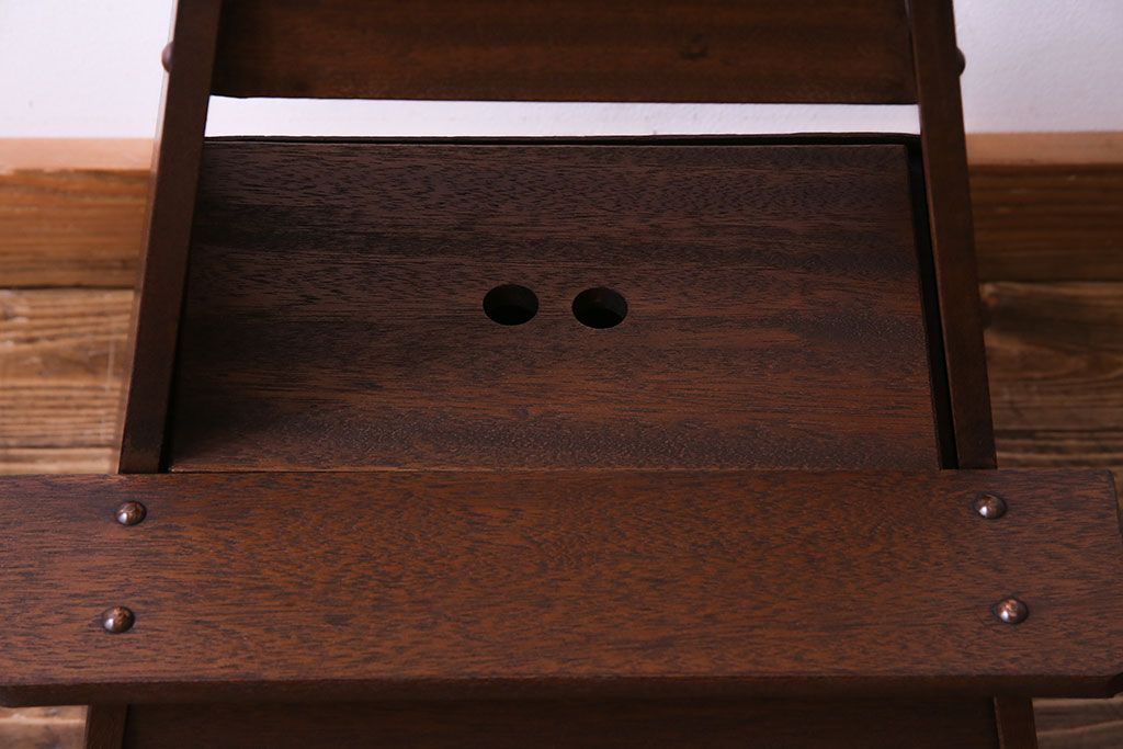 アンティーク雑貨　昭和レトロ　なめらかな木肌が素敵な収納付き踏み台(飾り台、花台)